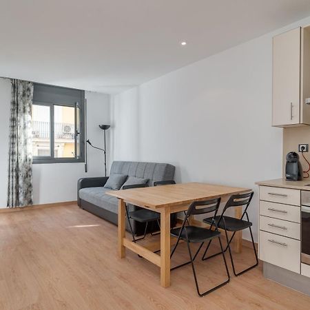 Guestready - Bright Home Near Montjuic Barcelona Bagian luar foto