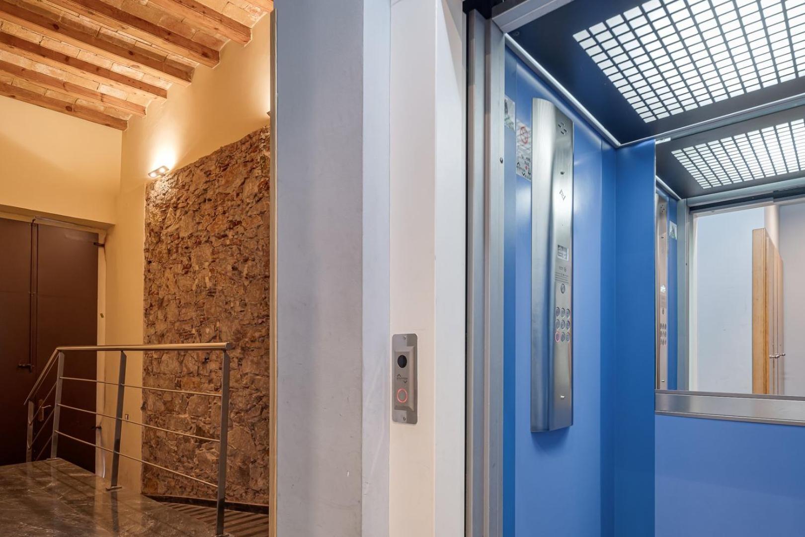 Guestready - Bright Home Near Montjuic Barcelona Bagian luar foto