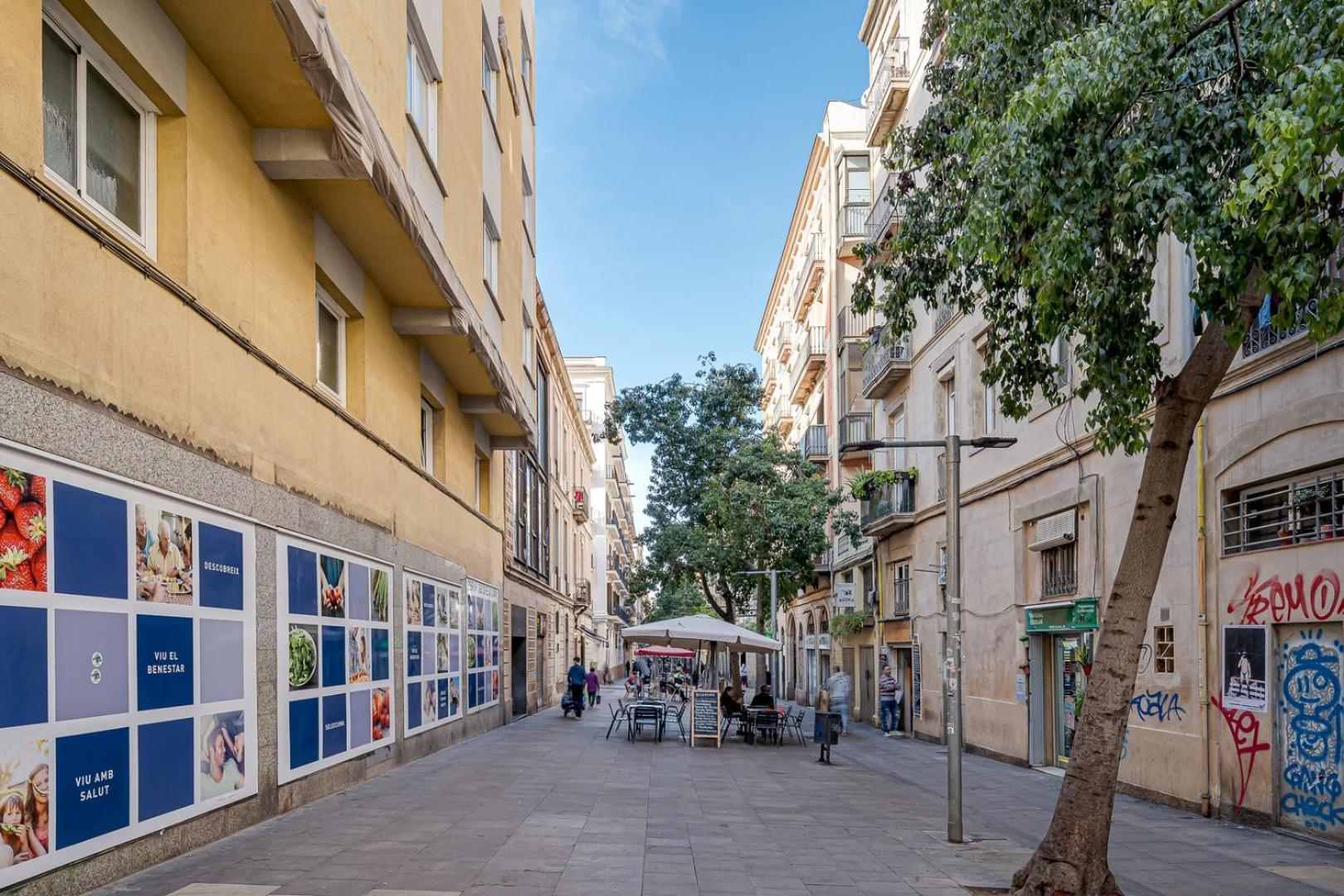 Guestready - Bright Home Near Montjuic Barcelona Bagian luar foto