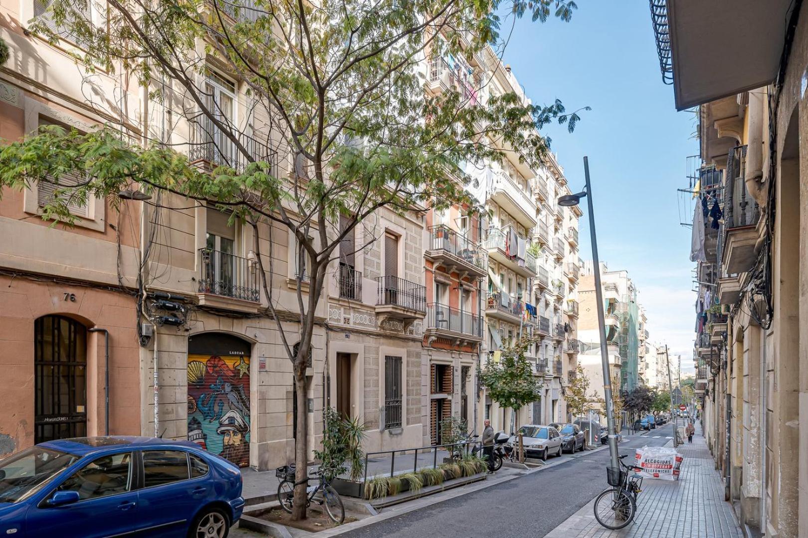 Guestready - Bright Home Near Montjuic Barcelona Bagian luar foto